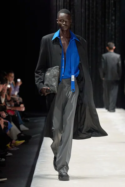 Look 32